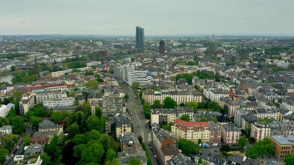 Vista aérea del distrito de Sachsenhausen-Nord de Fráncfort del Meno, Alemania — Foto de Stock