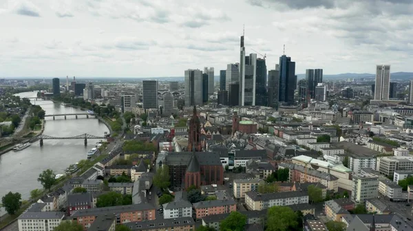 Vista aérea do centro da cidade e do Rio Principal. Frankfurt am Main, Alemanha — Fotografia de Stock