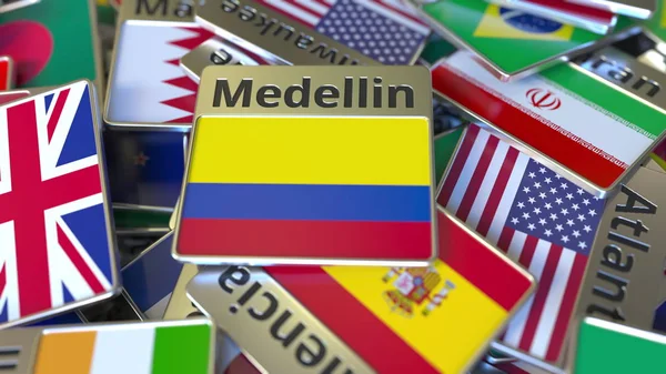 Ímã de lembrança ou crachá com texto Medellín e bandeira nacional entre diferentes. Viajar para a Colômbia renderização 3D conceitual — Fotografia de Stock