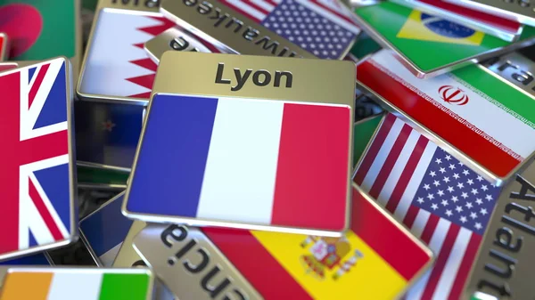 Ímã de lembrança ou crachá com texto Lyon e bandeira nacional entre diferentes. Viajar para a França renderização 3D conceitual — Fotografia de Stock