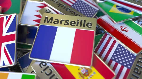 Imán de recuerdo o insignia con texto de Marsella y bandera nacional entre diferentes. Viajar a Francia renderizado 3D conceptual —  Fotos de Stock