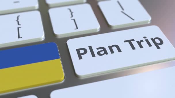 PLAN TRIP texto y la bandera de Ucrania en el teclado del ordenador, animación 3D relacionados con los viajes — Vídeos de Stock