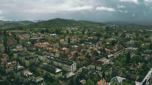 Vzdušný záběr obytný oblasti Bern, Švýcarsko — Stock video
