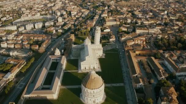 Vista aérea da famosa Torre Inclinada de Pisa e da Catedral, Itália — Vídeo de Stock