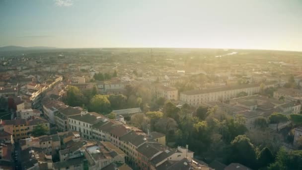 Вид с воздуха на город Пиза вечером, Италия — стоковое видео