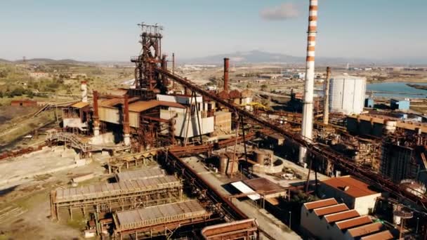 废弃工业区生锈设备的鸟瞰图 — 图库视频影像