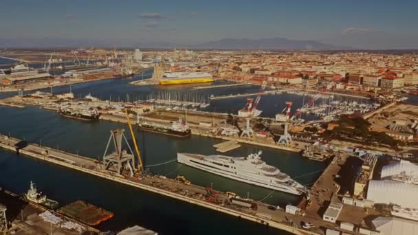 LIVORNO, ITALY - JANUARY 2, 2019. Aerial view of seaport and marina — Stock Video