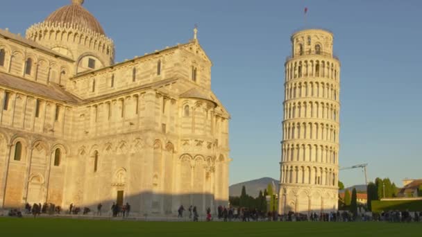 Знаменитая Пизанская башня, Италия. Съемка на красную камеру — стоковое видео