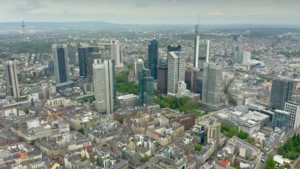 Frankfurt nad Mohanem, Německo-29. duben 2019. Výškové vzdušné střety centra města — Stock video