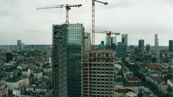 フランクフルト・アム・マイン(ドイツ) - 2019年4月29日近代的な建物建設現場の航空写真 — ストック写真