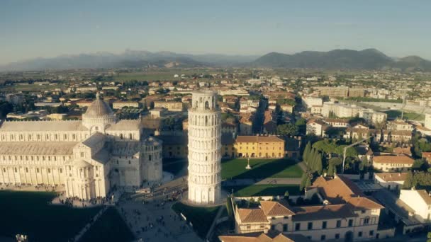 Aerial shot of famous Leaning Tower of Pisa. Italy — Stock Video