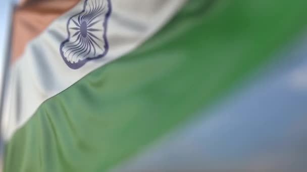 Ondeando la bandera de la India, enfoque superficial de cerca. Animación 3D realista y loopable — Vídeo de stock