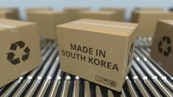 Cajas con texto MADE IN SOUTH KOREA en transportador de rodillos. Productos coreanos relacionados 3D rendering —  Fotos de Stock