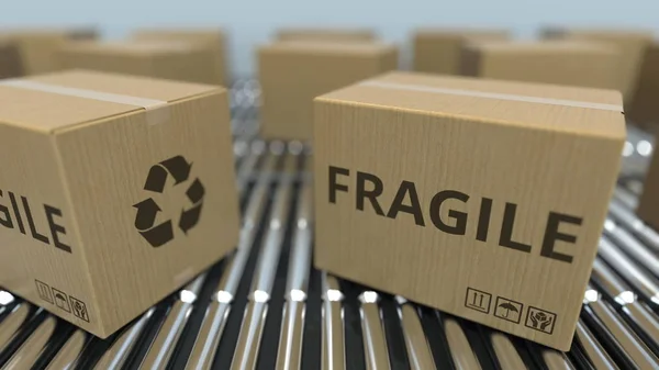 Las cajas de cartón con texto FRAGIL se mueven en el transportador de rodillos. Renderizado 3D — Foto de Stock