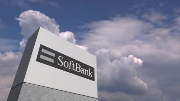 Logo av SOFTBANK på stand mot skyet himmel, redaksjonell animasjon – stockvideo