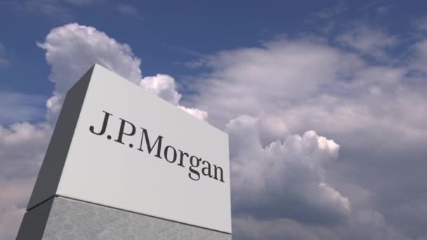 Logo JPMorgan na stojanu proti zatažené obloze, redakční animace — Stock video