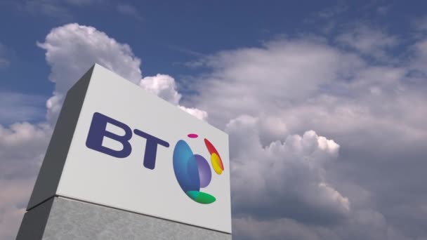 British Telecom logotyp mot Sky bakgrund, redaktionell animation — Stockvideo