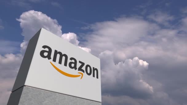 Amazon-Logo vor Himmelshintergrund, redaktionelle Animation — Stockvideo