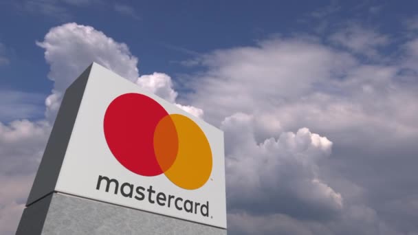 Логотип MASTERCARD на фоне неба, редакционная анимация — стоковое видео