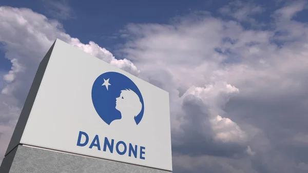 曇り空に立ち向かうダノンのロゴ、エディトリアル3d レンダリング — ストック写真