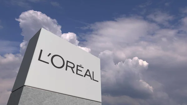 Logo von Loreal auf einem Stativ gegen bewölkten Himmel, redaktionelle 3D-Darstellung — Stockfoto