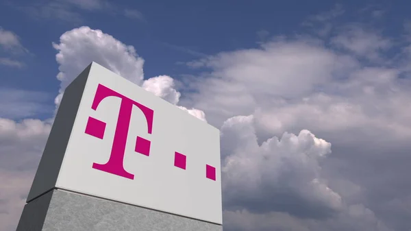 Logo di T TELEKOM su uno stand contro cielo nuvoloso, rendering editoriale 3D — Foto Stock