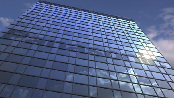 Логотип PANASONIC на фасаде СМИ с отражающим облачное небо, редакционная анимация — стоковое видео