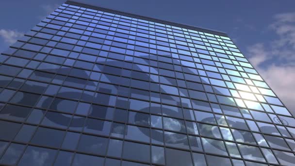 Logo von adidas auf einer Medienfassade mit reflektierendem wolkenverhangenem Himmel, redaktionelle Animation — Stockvideo