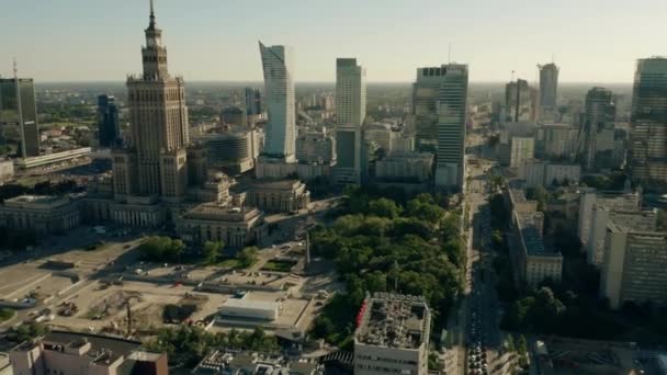 Warszawa, Polska-5 czerwca 2019. Widok z lotu ptaka na centrum miasta — Wideo stockowe