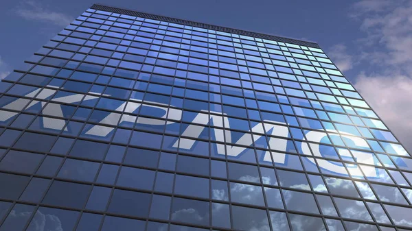 KPMG logo tegen modern gebouw reflecterende hemel en wolken, redactionele 3D rendering — Stockfoto