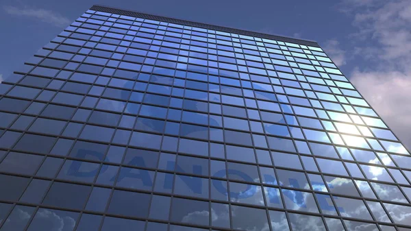 Logotipo de DANONE en una fachada de medios con cielo nublado reflectante, representación editorial 3D —  Fotos de Stock