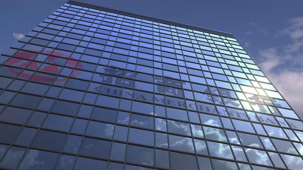 CHINA MERCHANTS BANK logo en edificio moderno reflejando cielo y nubes, representación editorial 3D —  Fotos de Stock