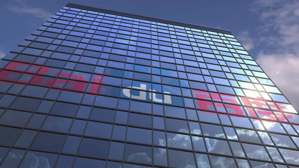 Logotipo de BAIDU en una fachada de medios con cielo nublado reflectante, representación editorial 3D —  Fotos de Stock