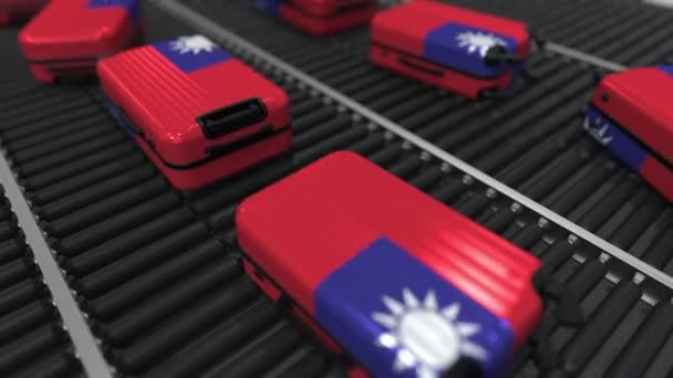 Muchas maletas de viaje con bandera de Taiwán en el transportador de rodillos. Animación conceptual del turismo taiwanés — Vídeos de Stock