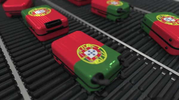 De nombreuses valises de voyage avec drapeau du Portugal sur convoyeur à rouleaux. Tourisme portugais rendu 3D conceptuel — Photo
