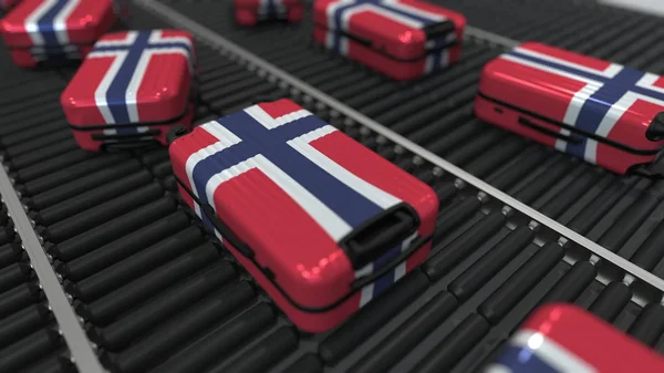 Wiele walizki podróżne wyposażone flaga Norwegii na przenośnik rolkowy. Koncepcyjny rendering 3D dla turystyki norweskiej — Zdjęcie stockowe