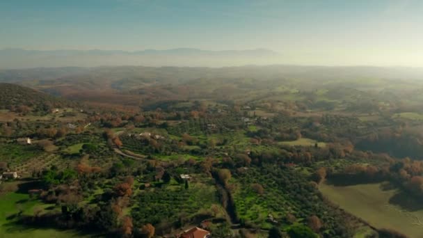 Vista aérea da paisagem pitoresca do centro da Itália no inverno — Vídeo de Stock