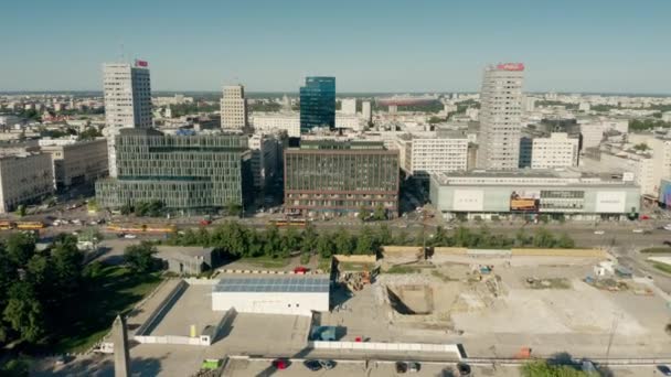 WARSAW, POLONIA - 5 DE JUNIO DE 2019. Vista aérea de la calle Marszalkowska en el centro de la ciudad — Vídeos de Stock