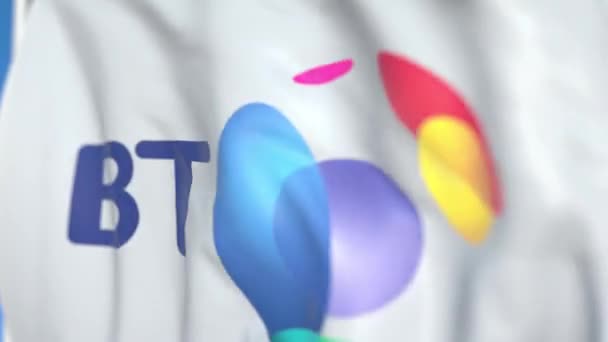 Bandera ondeante con logotipo BT Group plc, primer plano. Animación en 3D loopable editorial — Vídeos de Stock