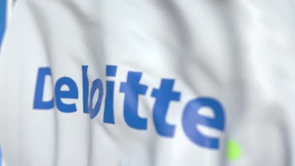 Bandiera sventolante con logo Deloitte, primo piano. Animazione 3D loop editoriale — Video Stock