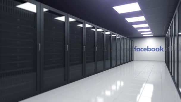 Λογότυπο του Facebook στο δωμάτιο του διακομιστή, συντακτική κίνηση 3D — Αρχείο Βίντεο