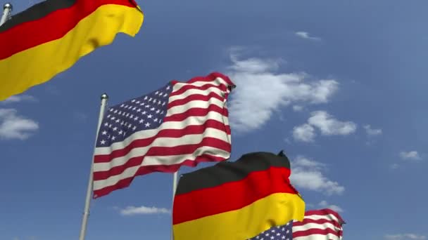 Bandiere sventolanti della Germania e degli Stati Uniti su sfondo cielo, animazione 3D loopable — Video Stock