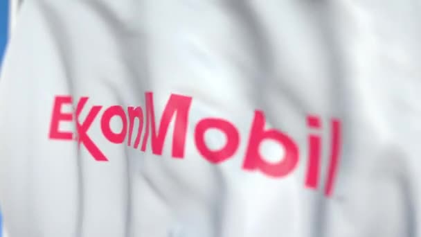 Размахиваю флагом с логотипом корпорации Exxon Mobil, крупным планом. Передвижная 3D-анимация — стоковое видео