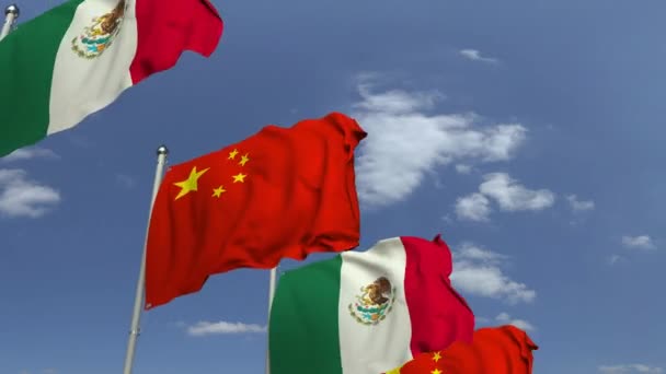 Mávající vlajky Mexika a Číny na nebeském pozadí, smyklihodné 3D animace — Stock video