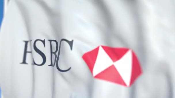 Bandera ondeando con el logotipo de HSBC Holdings plc, de cerca. Animación en 3D loopable editorial — Vídeo de stock