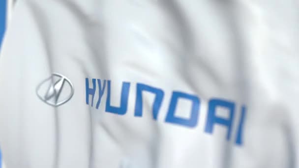 Bandeira acenando com o logotipo da Hyundai Motor Company, close-up. Editorial loopable animação 3D — Vídeo de Stock