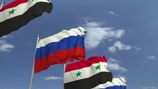Banderas de Siria y Rusia contra el cielo azul, animación 3D loopable — Vídeo de stock