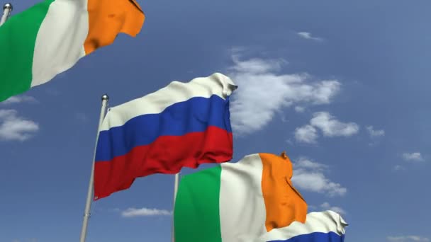 Vlajky Irska a Ruska na mezinárodní schůzce, smyklihodné 3D animace — Stock video