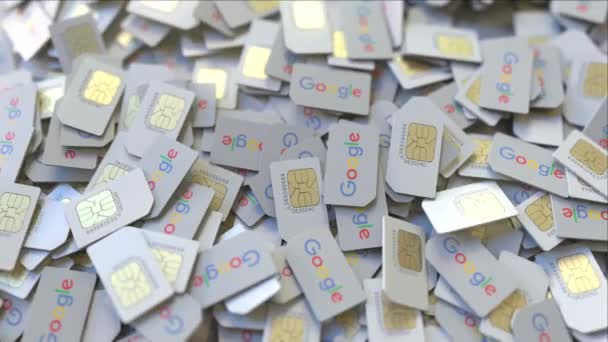 Muchas tarjetas SIM con el logotipo de Google, de cerca. Animación en 3D relacionada con la telecomunicación editorial — Vídeos de Stock