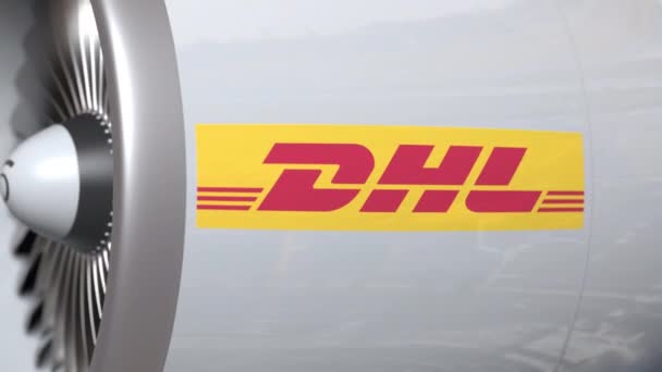 Турбина самолета с логотипом DHL. Редакционная концептуальная 3D анимация — стоковое видео